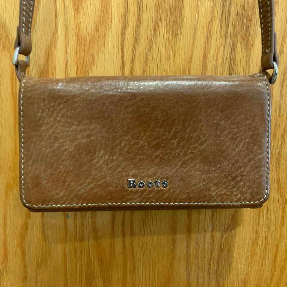 Roots Wallet with removable shoulder strap